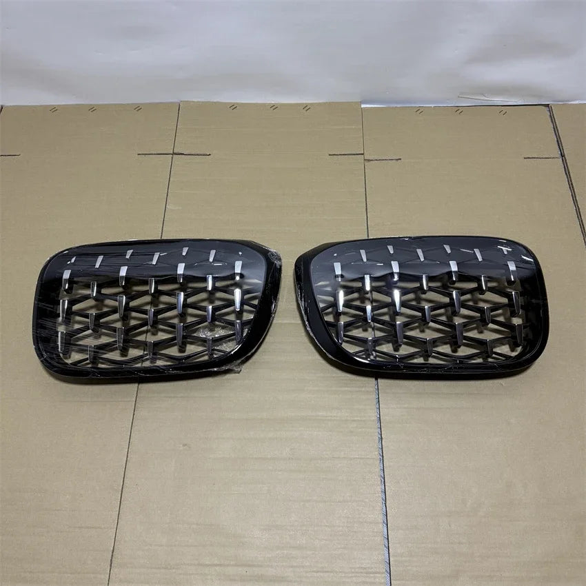 2Pcs Silver and Black Diamond Style Grills Replacement Grille For BMW X3 X4 G01 G02 G08 2017-2021 Car Front Bumper Grill Kits