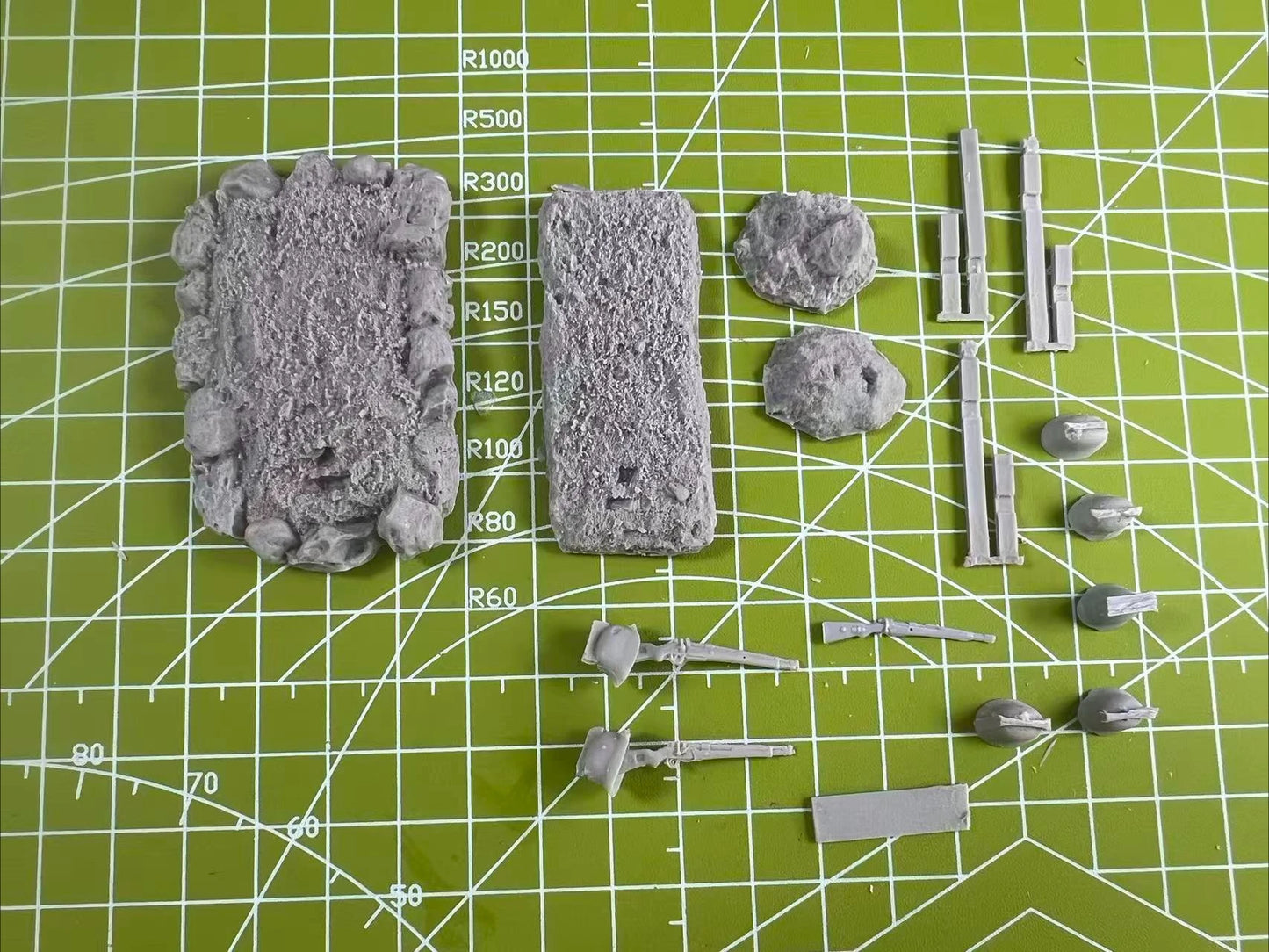 1: 35 Die-casting Resin Model GK, Resin Monument Model Scene Layout in Unpainted State