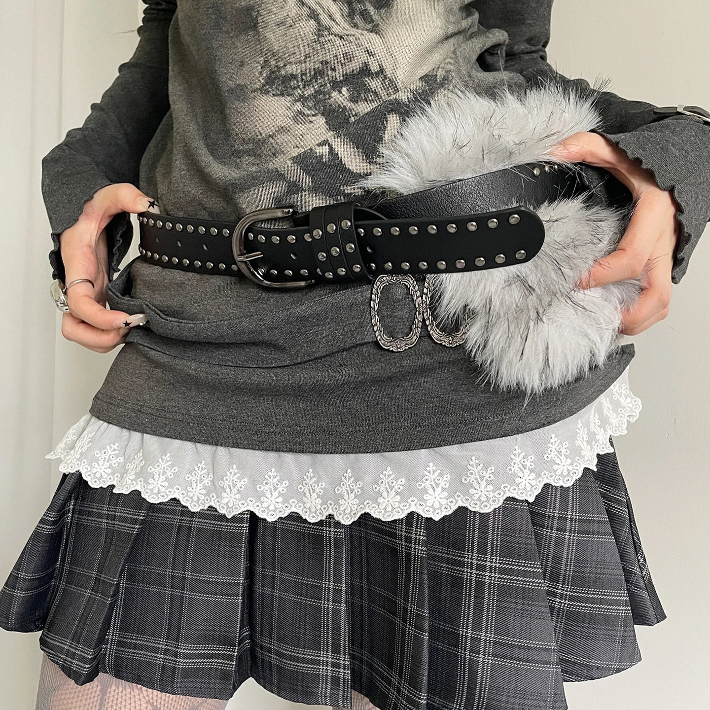 Retro Punk Style Furry Patchwork Belt For Women Niche Y2k White Rivet Belt To Wear With Skirts And Jeans