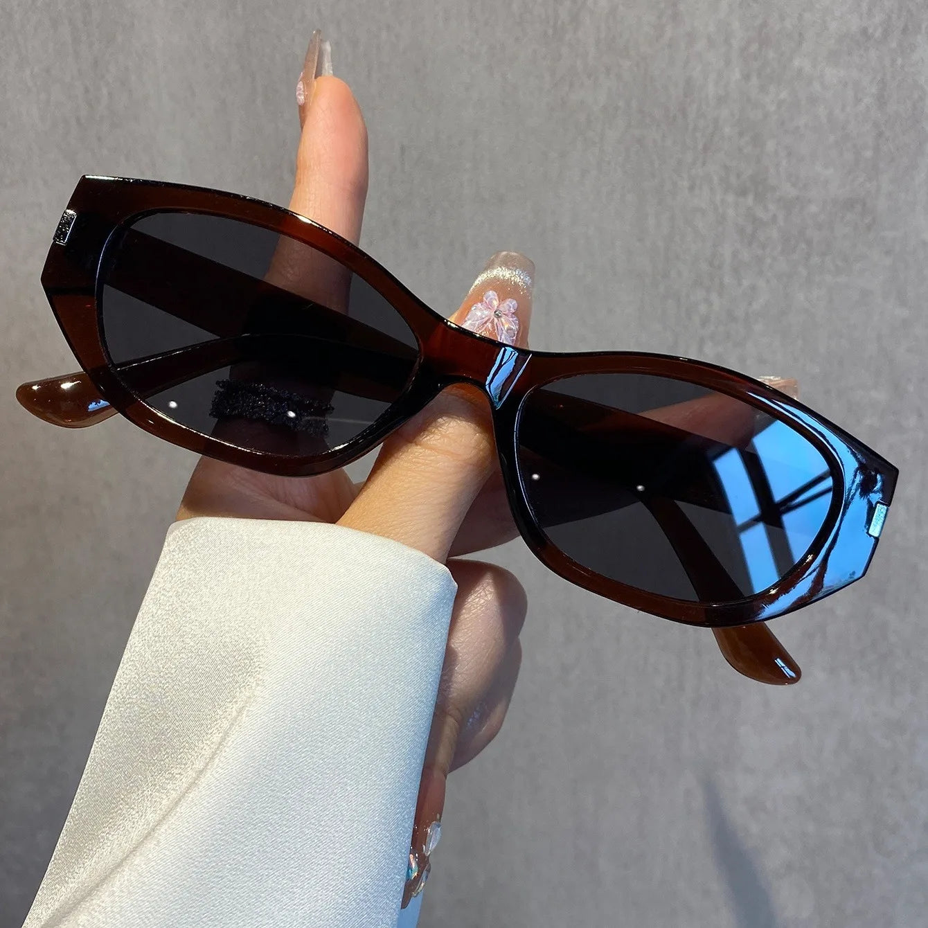 Women's Cat-Eye Fashion Glasses Lightweight Plastic Frame for Street Style
