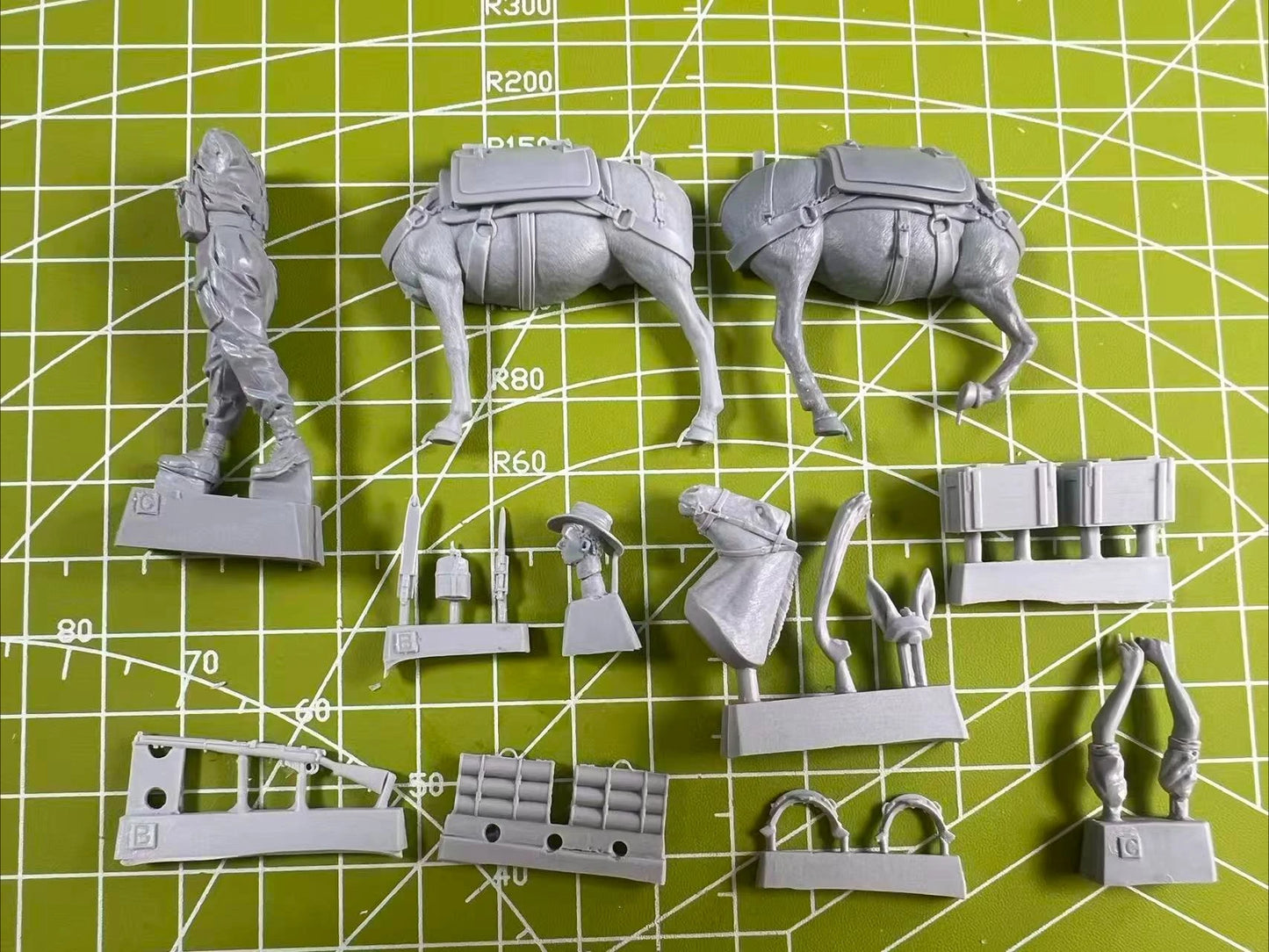1: 35 Resin Model Disguised Infantry and Donkey Model for Transporting Supplies Scene Layout in Unpainted State