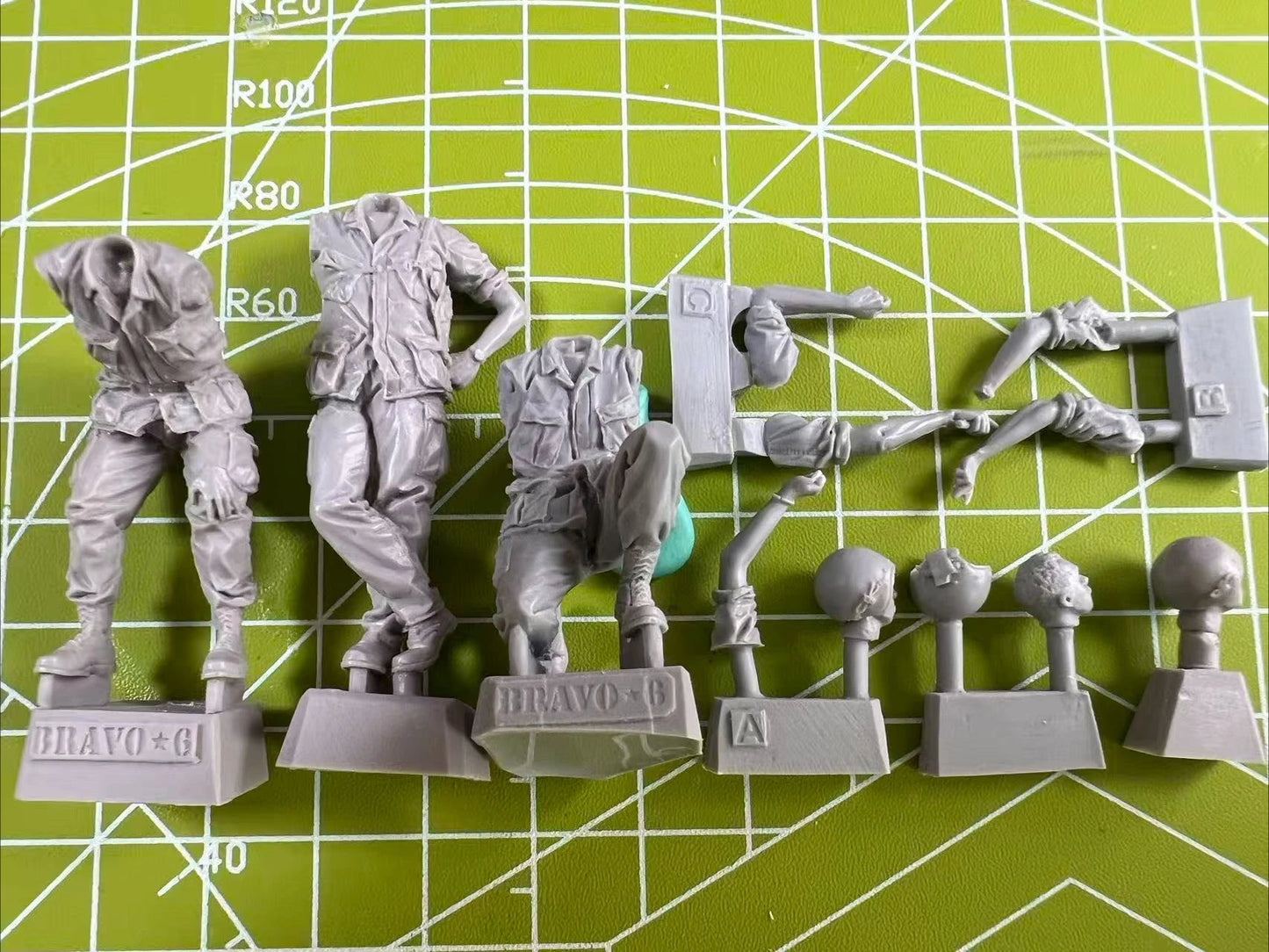 High Precision 1:35 Cast Resin Model, American Tank Member Soldier Scene Model, Toy Unpainted