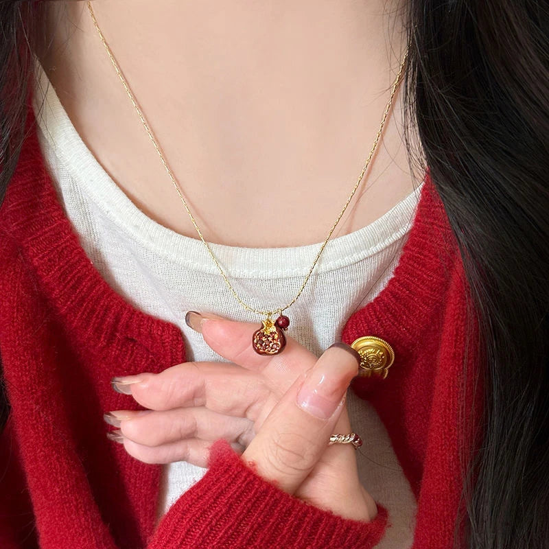 New Trendy Red Pomegranate Pendant Necklace for Women Sweet Cute Fruit Clavicle Chain Necklace Charm Choker Jewelry Party Gift