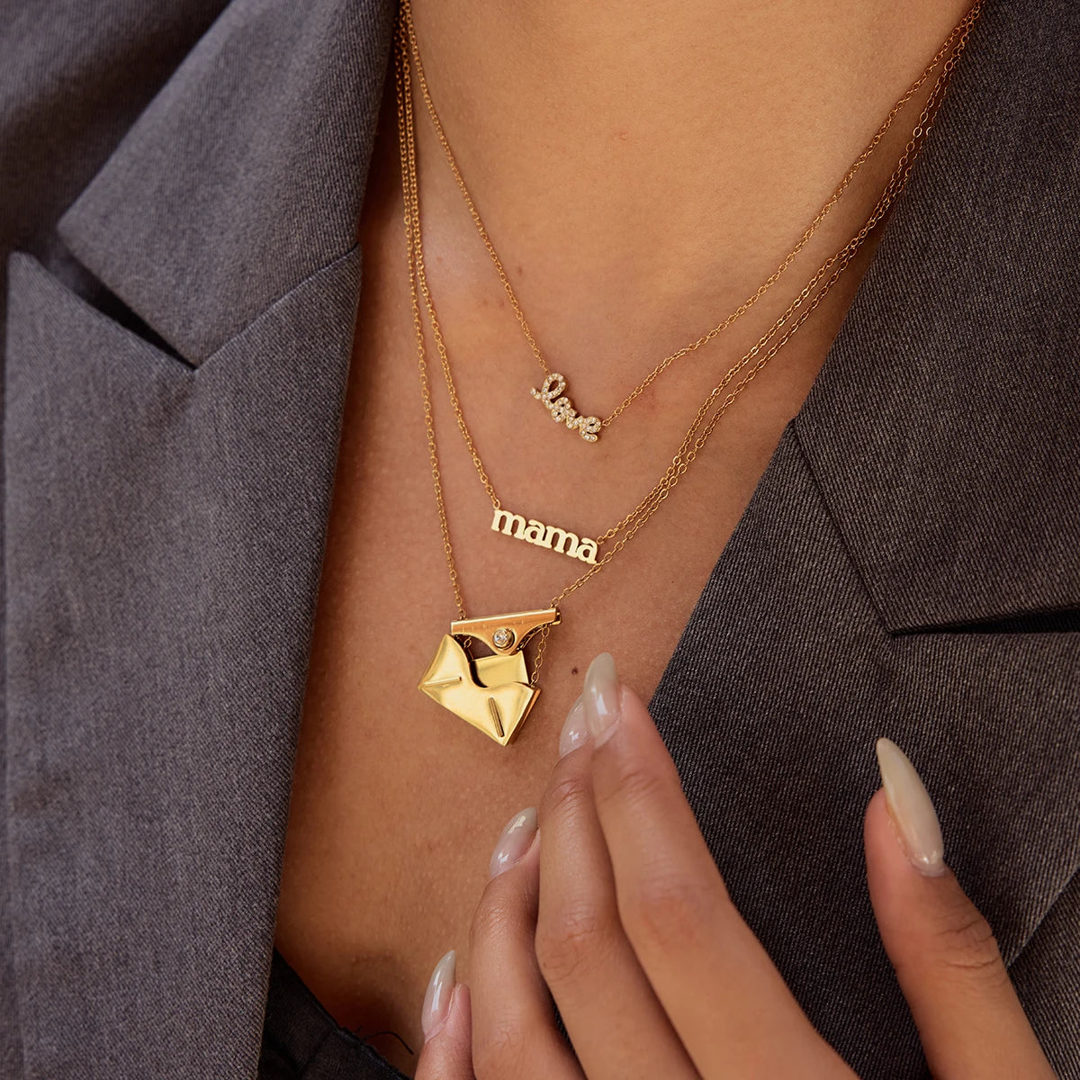 Uworld Simple Classic 18K Gold Color Plated Stainless Steel Photo Pendant Necklace Love Pendant Stackable Necklace Women's Jewel