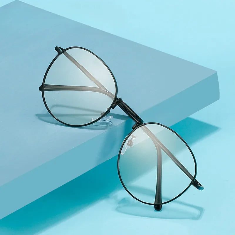 Photochromic Glasses Women's Men's Outdoor Color-changing Glasses Metal Oval Frame with Replaceable Lens Glasses Student Glasses
