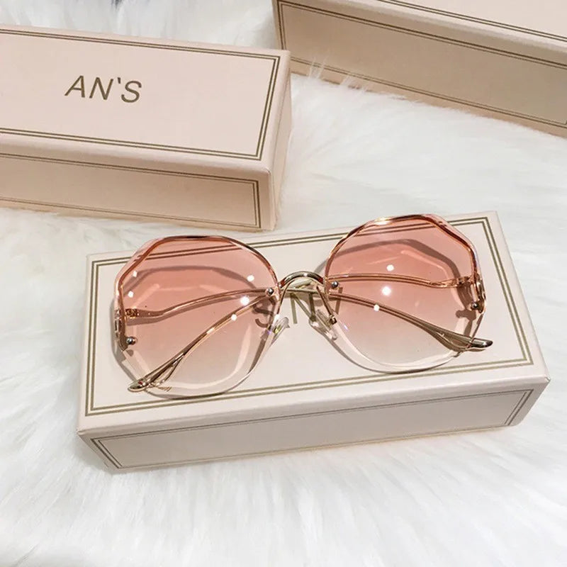 Fashion Aesthetic Sunglasses for Women/Men Colour Large Frame Women's Gradient Eyeglasses