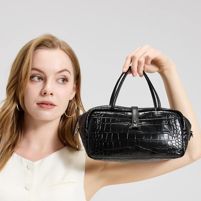 Luxury Designer Genuine Leather Crocodile Pattern Baguette Crossbody Bag women's new portable Boston bag commuter armpit bag