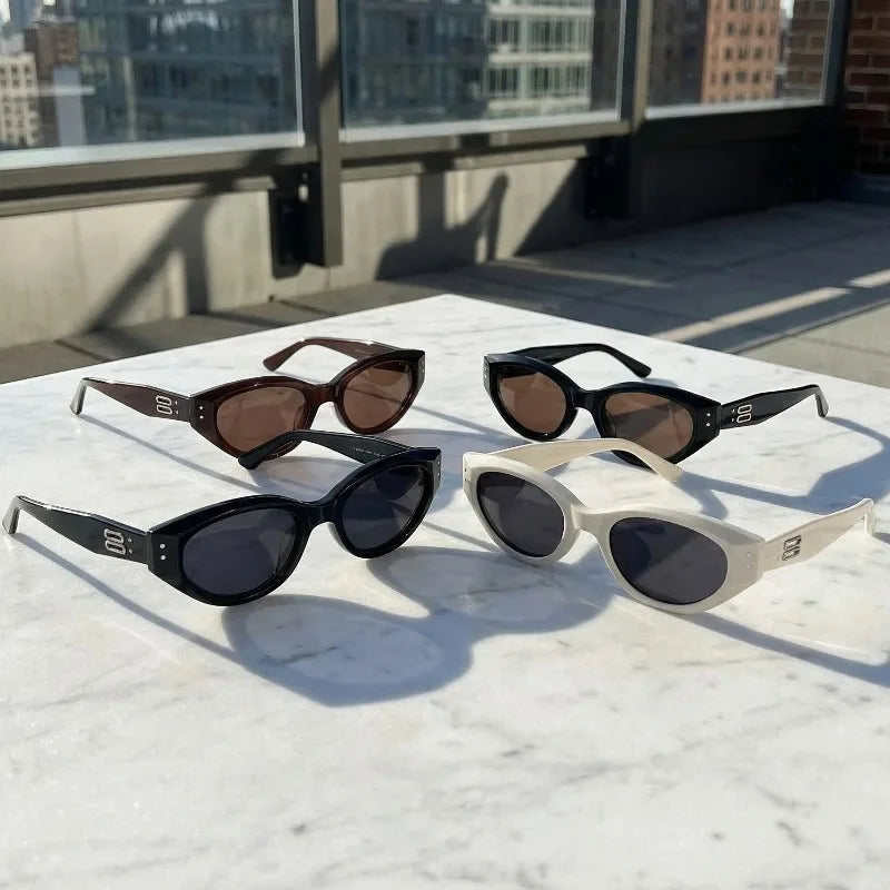1 piece of Y2K millennium spicy girl style American high street retro design with cat eyes, oval narrow frame