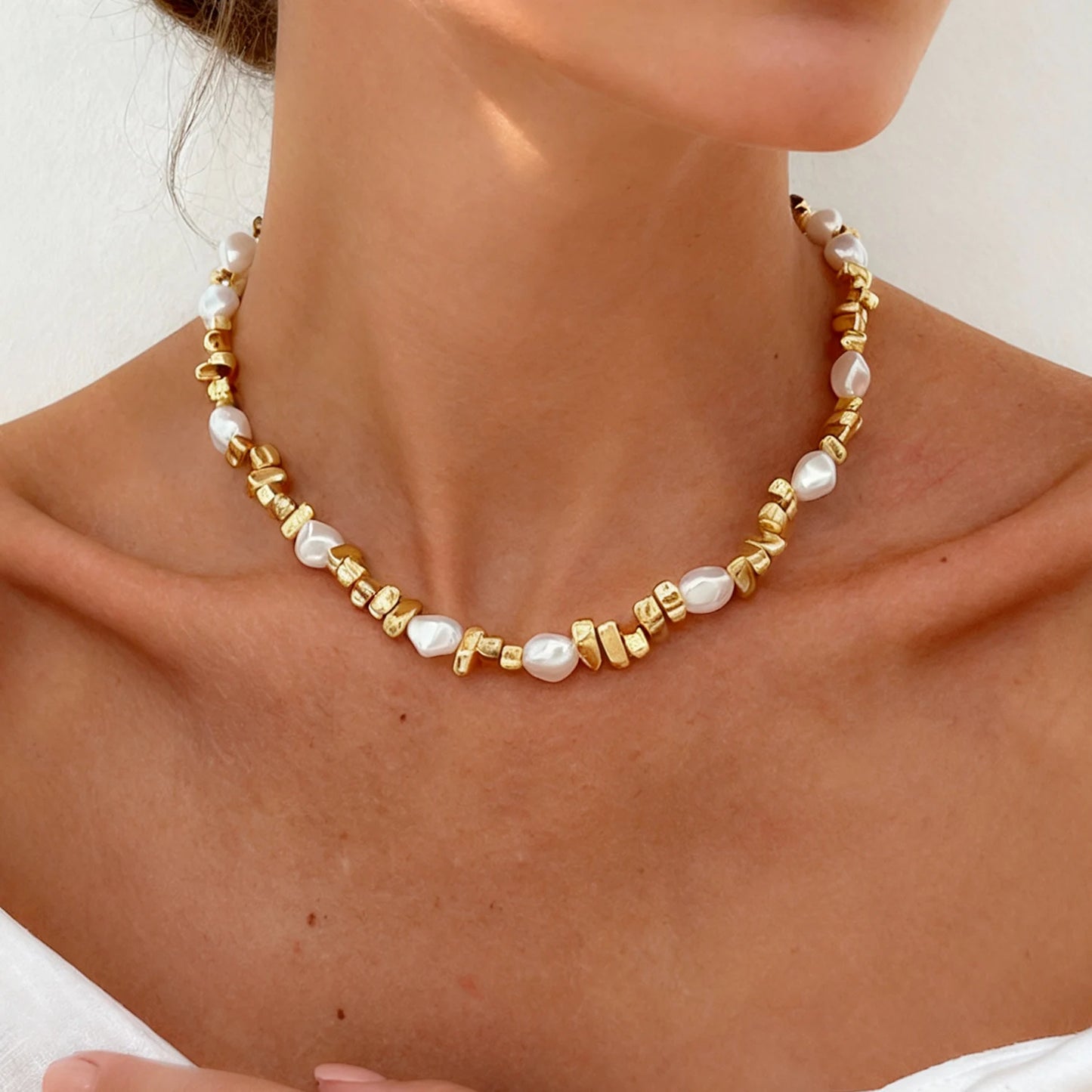 Elegant Baroque Imitation Pearl Choker Necklace for Women Retro Gold Color CCB Beads Clavicle Chain Necklace Party Daily Jewelry