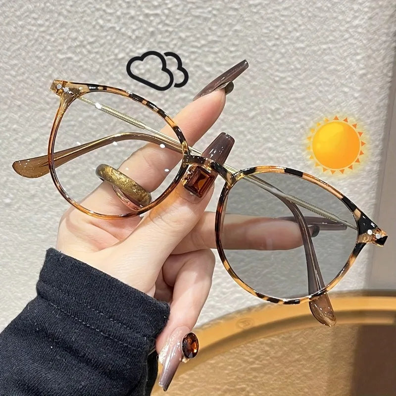 Ladies' Round Frame Color Changing Glasses Fashionable Black Gold Tone Lightweight Daily Accessory Ideal Gift for Friends