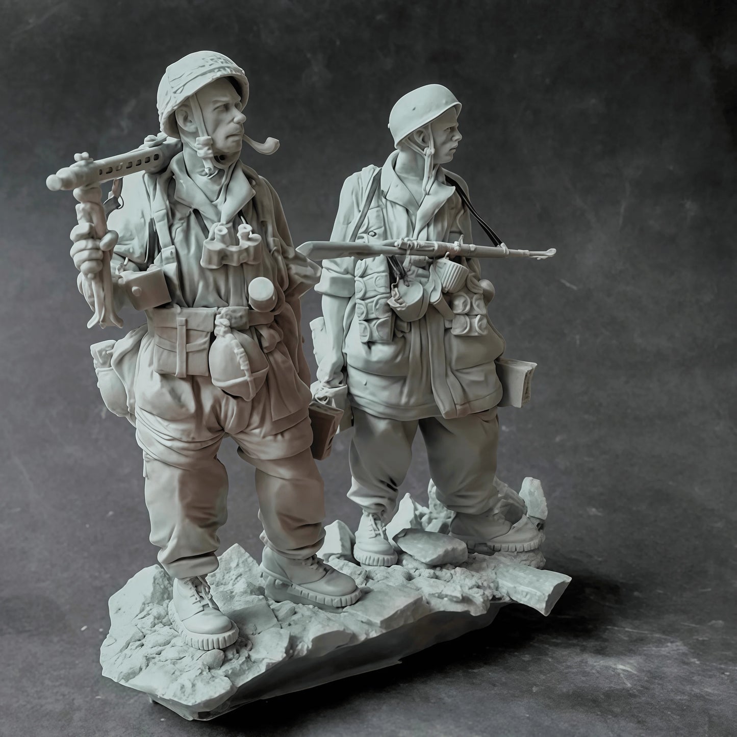 1: 16 Cast Resin Model GK, 2 French Infantry, Unpainted, Needs To Be Assembled