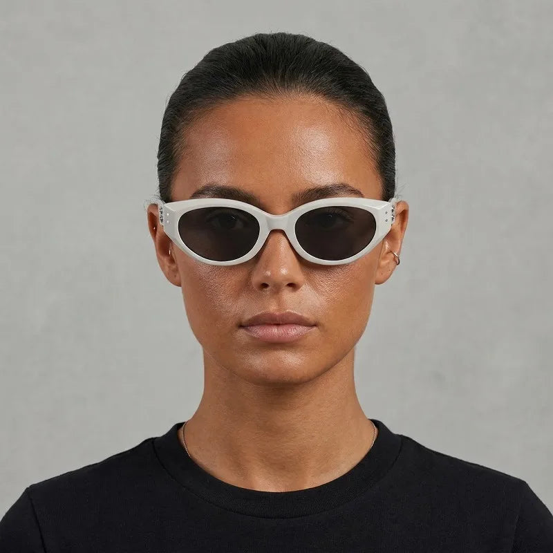 1 piece of Y2K millennium spicy girl style American high street retro design with cat eyes, oval narrow frame