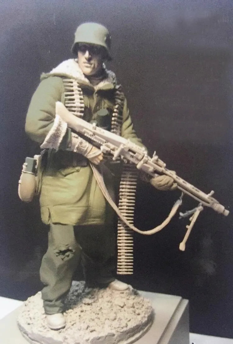 1: 16 Casting Resin Model Grey Kit Halding Kharkov Frontline Soldier Model Requires Assembly Unpainted