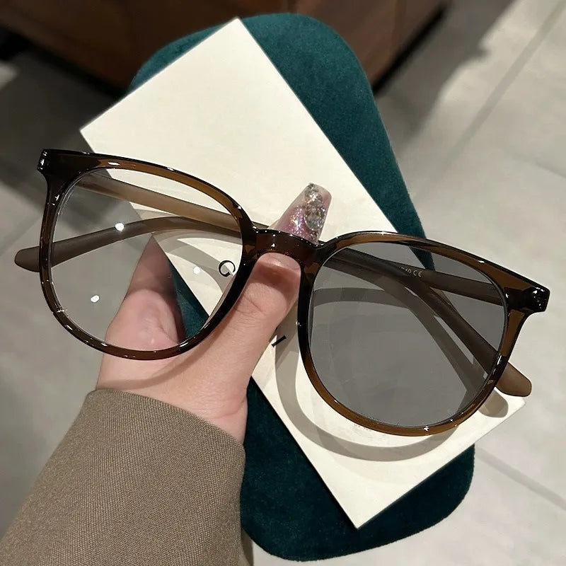 Photochromic Anti Radiation Glasses for Men and Women Simple Oval Anti-blue Transition Eyeglasses Outdoor Shade Sunglasses