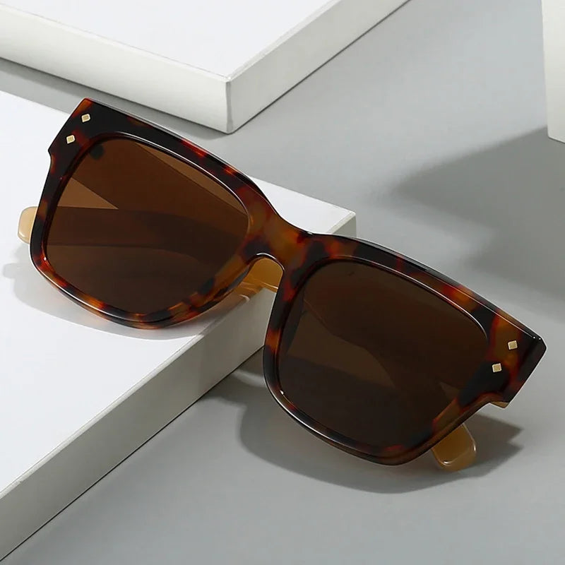 JNPCXI Vintage Rivets Square Men Sunglasses Fashion Amber Gradient Shades UV400 Women Outdoor Sun Glasses