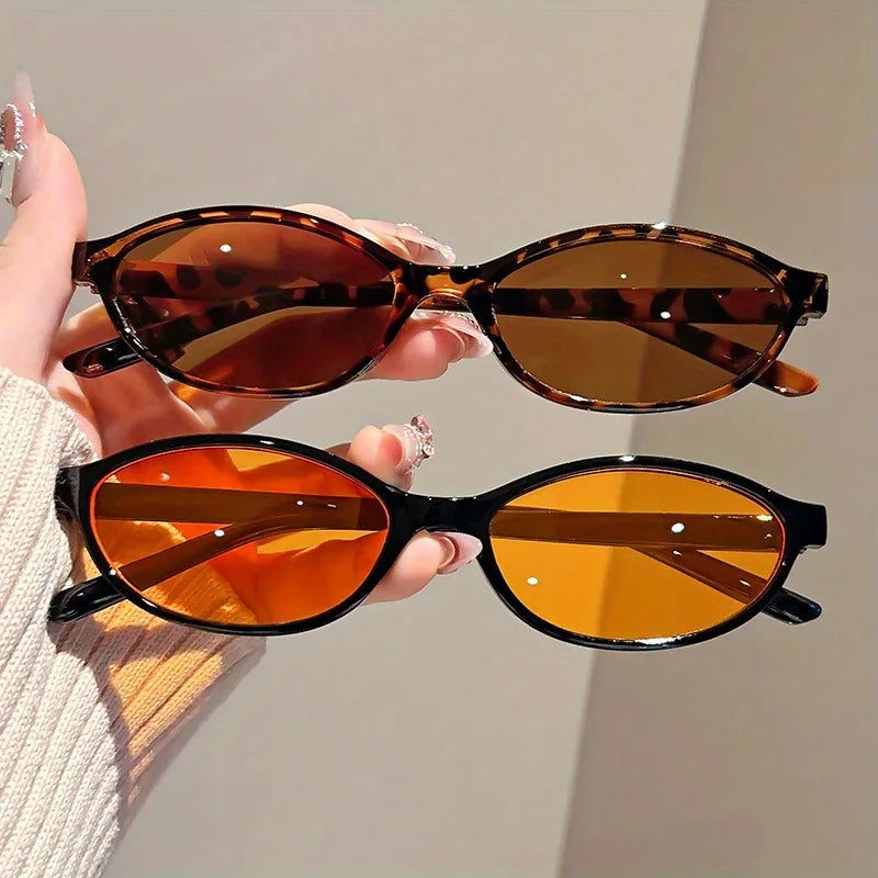 Women's Oval Retro Fashion Glasses Stylish Street Snap Accessory for Hiking and Casual Attire