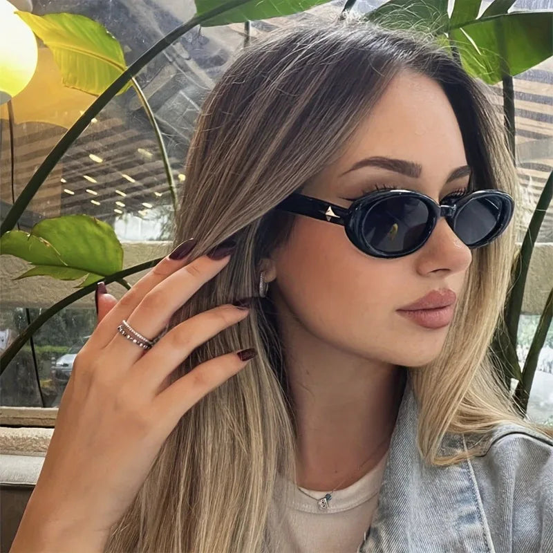 Ladies' Black Oval Metal Decorative Fashionable Glasses Retro Street Style Lightweight Creating A Trendy Appearance