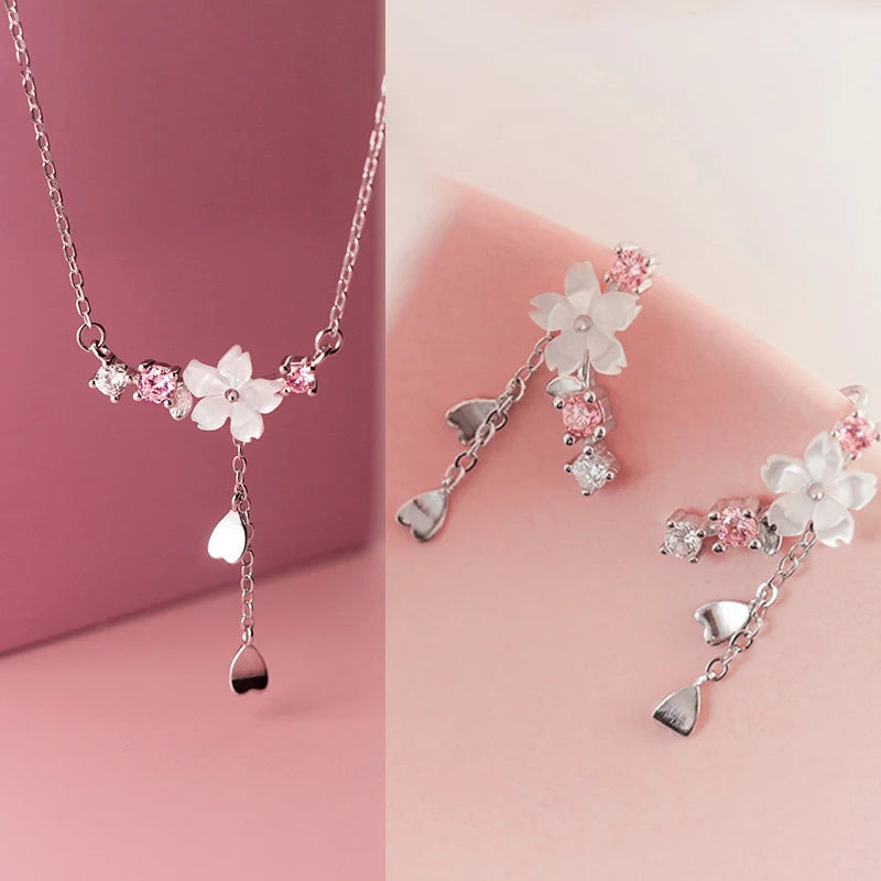 Luxury Crystal Horse Pendant Necklace for Women Shiny Rhinestone Animal Pendant Elegant Clavicle Chain Girls Party Jewelry Gift