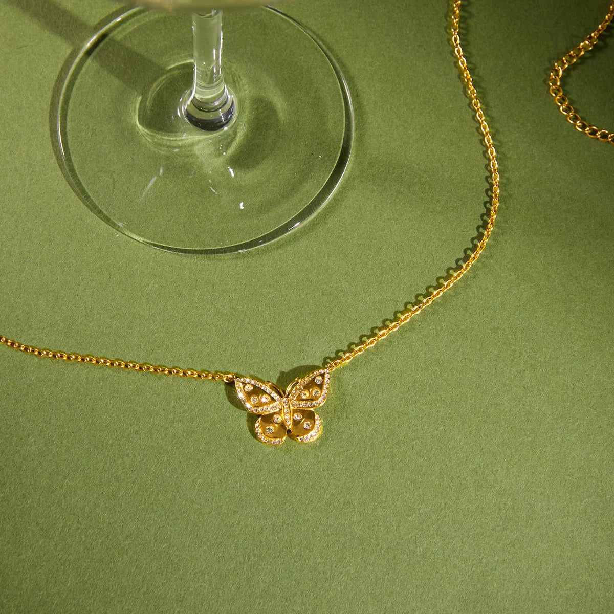 Uworld Classic White Rhinestones Butterfly Pendant O-Chain Necklace For Women 18K PVD Gold Plated Stainless Steel Necklaces Gift