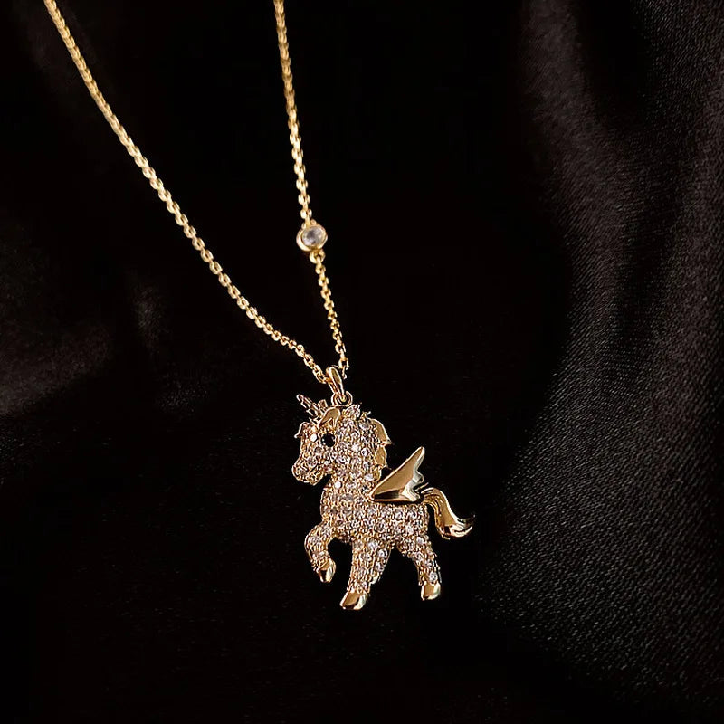 Luxury Crystal Horse Pendant Necklace for Women Shiny Rhinestone Animal Pendant Elegant Clavicle Chain Girls Party Jewelry Gift