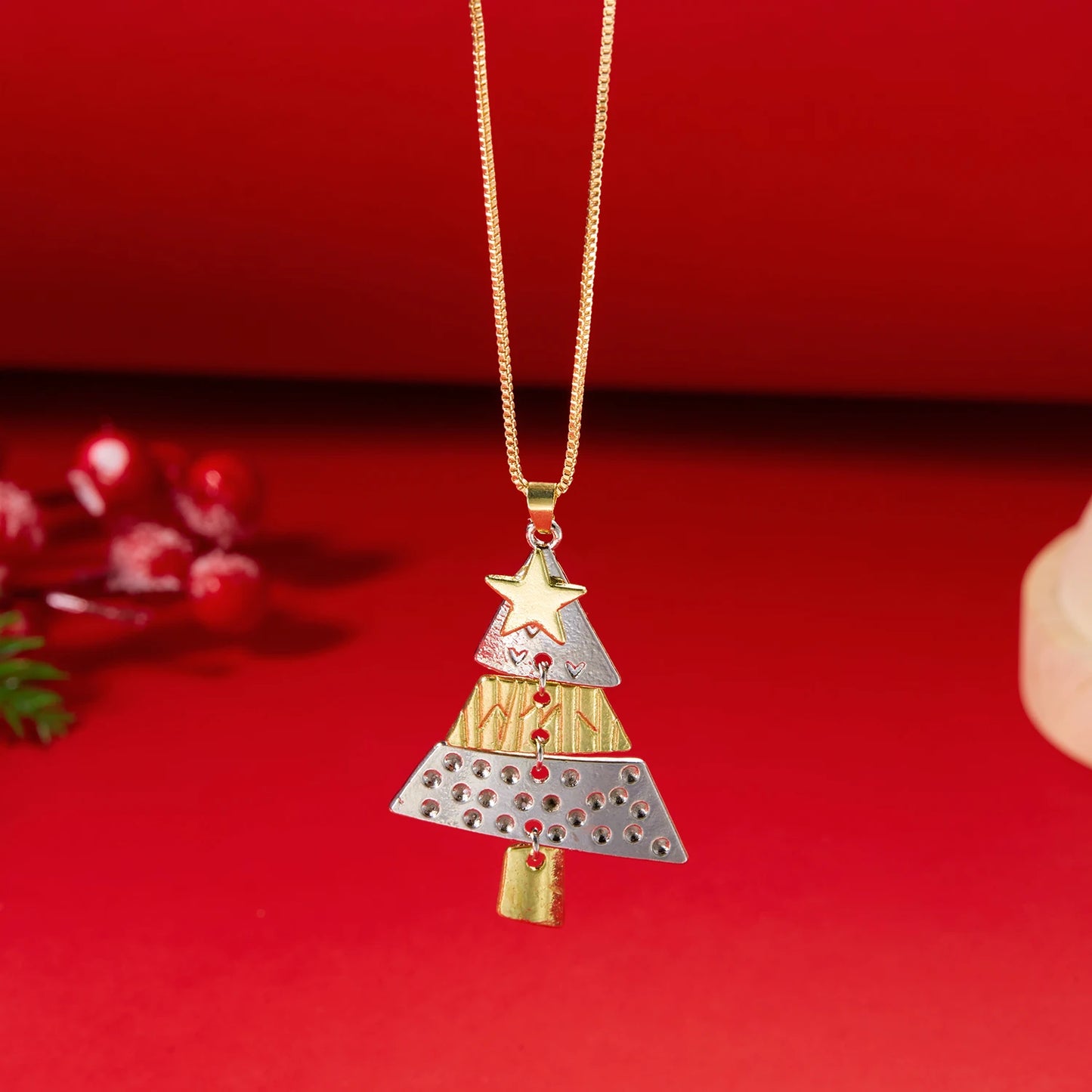 Luxury Zircon Crystal Christmas Tree Pendant Necklace For Women Exquisite Rhinestone Snowflake Clavicle Chain Jewelry Xmas Gifts