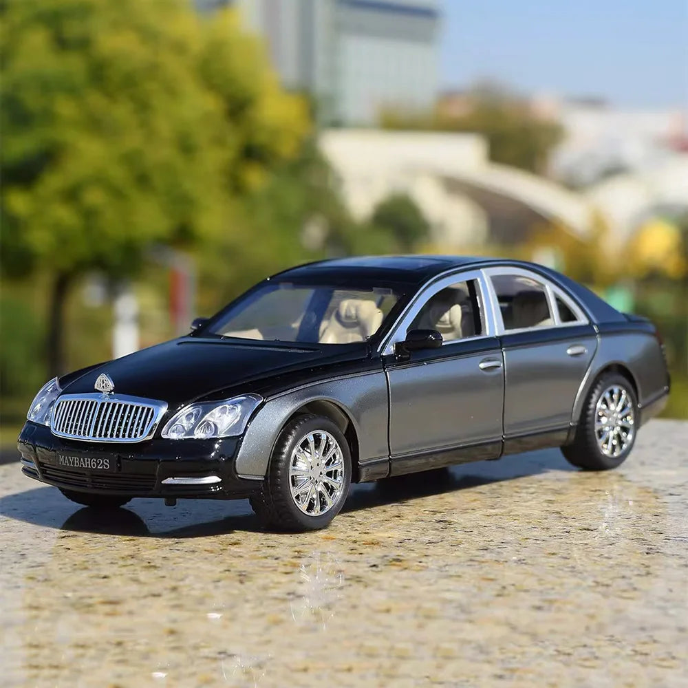 1/24 62S E300EL Models Car Toys Diecast Alloy Vehicles 6 Doors Opened Rubber Tires with Sound Light Pull Back Toy Gifts for Kids