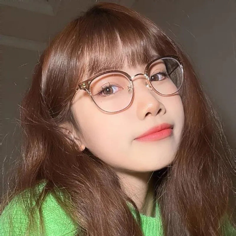 Chic Round Frame Clear Lens Glasses for Women - Slimming Effect, Anti-Blue Light, Fashionable Accessory