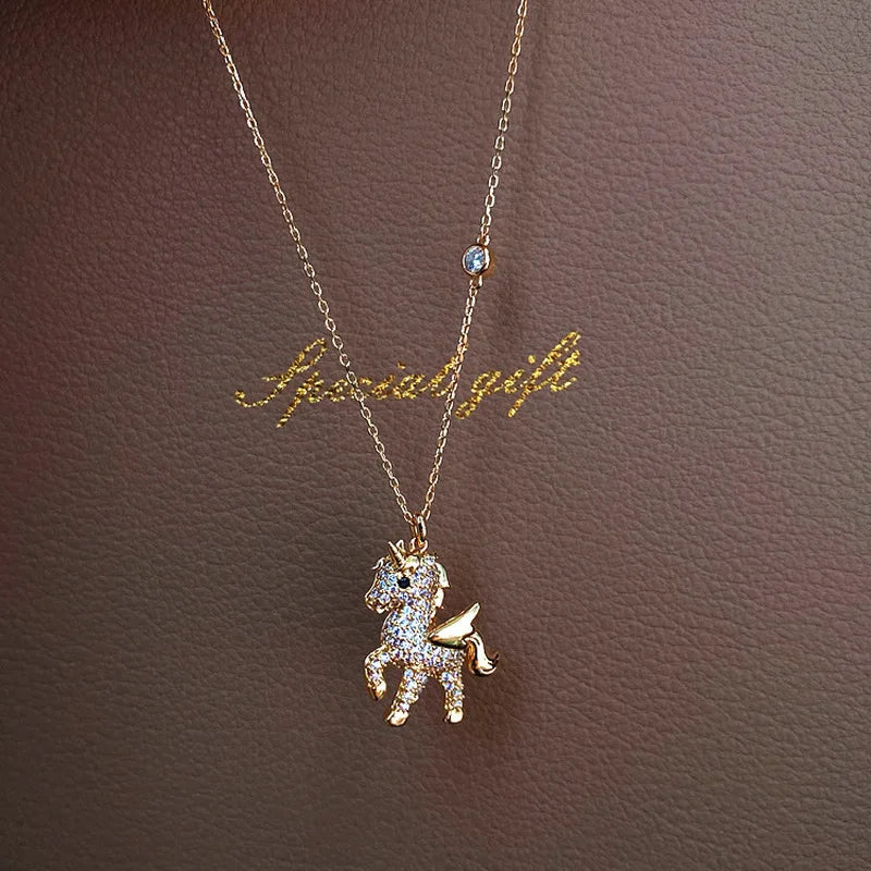 Luxury Crystal Horse Pendant Necklace for Women Shiny Rhinestone Animal Pendant Elegant Clavicle Chain Girls Party Jewelry Gift