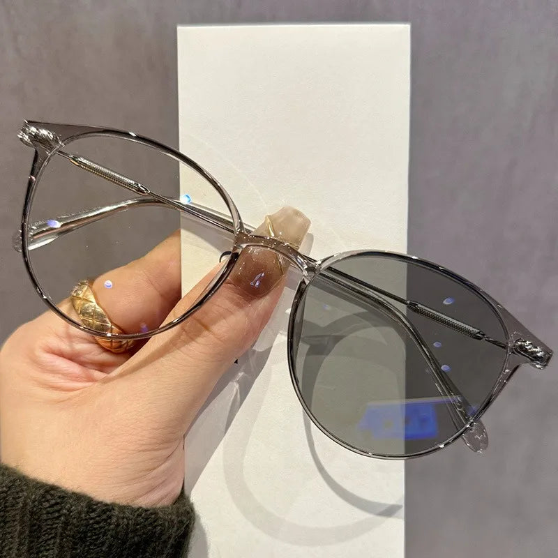 Photochromic Outdoor Fashion Glasses  Unisex Stylish Round Frame with Metal Hinges Transition Lenses for Indoor & Outdoor Use