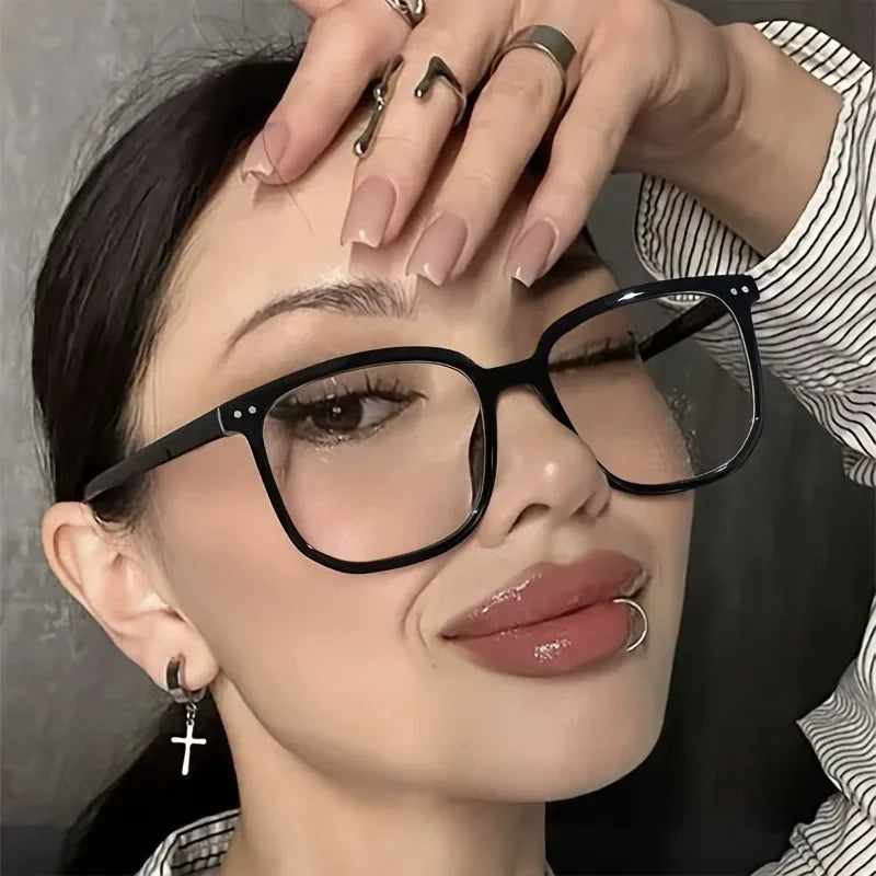 A Pair of Women'S Plastic Geometric Oversized Frames with a Minimalist And Casual Style, Featuring Plain Lenses.