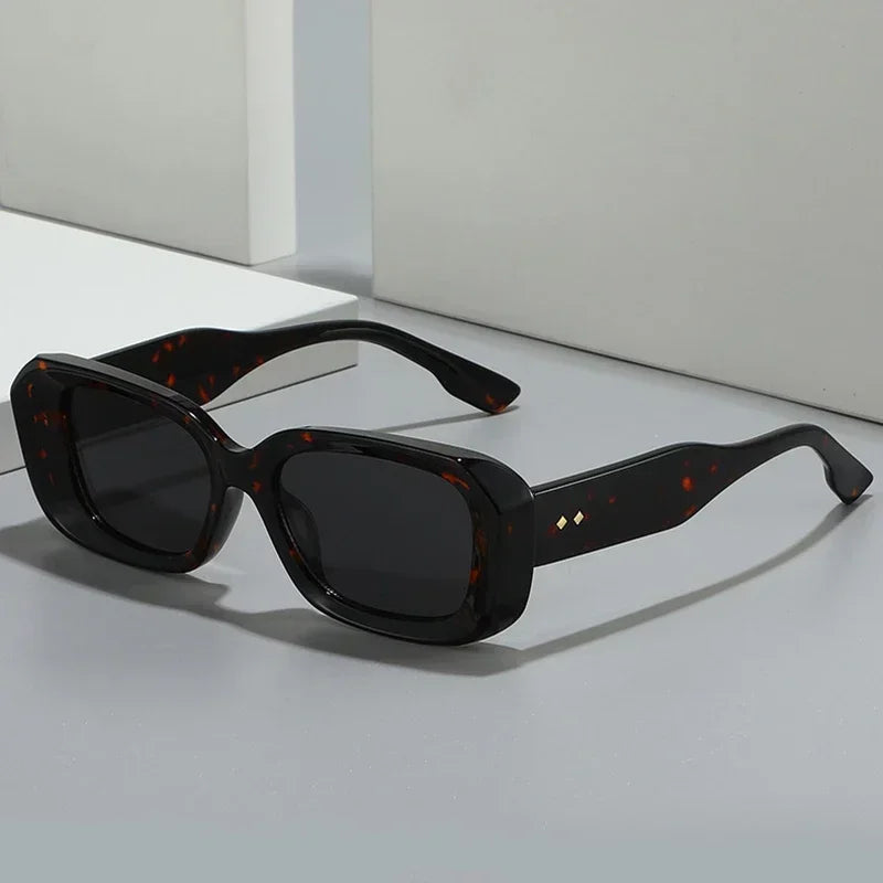 JNPCXI Retro Square Sunglasses Men Fashion Gradient Shades UV400 Women Trending Rivets Sun Glasses