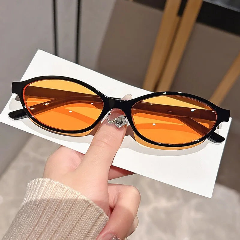 Women's Oval Retro Fashion Glasses Stylish Street Snap Accessory for Hiking and Casual Attire