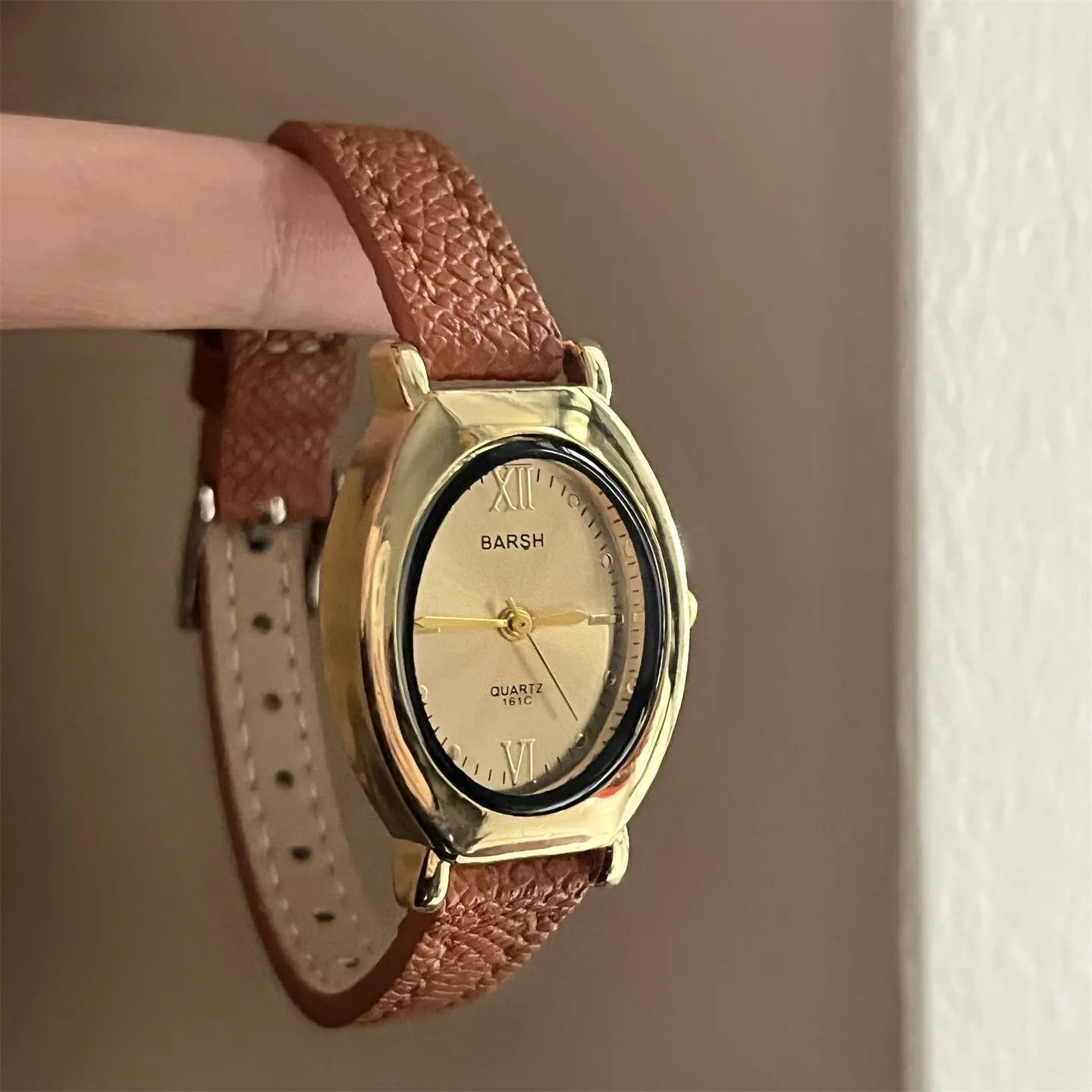Hot Sale Luxury Women Small Oval Dial Watch Leather Strap Fashion Ladies Quartz Wristwatches Dropshipping Reloj Mujer Gifts