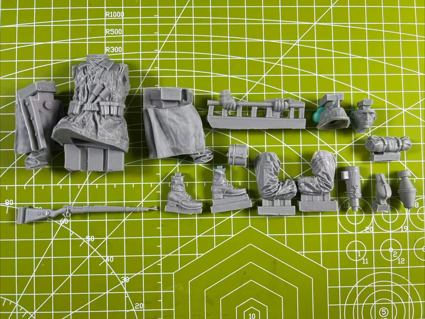 1: 16 Casting Resin Model Grey Kit Tank Member Soldier 1-Person Model Requires Assembly Unpainted