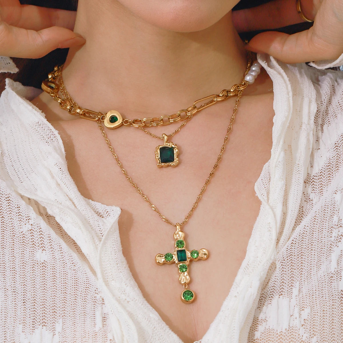 Uworld Delicate Colorful Bling Cubic Zirconia Cross Pendant Stainless Steel Luxury Necklace High-Grade Fashion Shiny Jewelry Gif