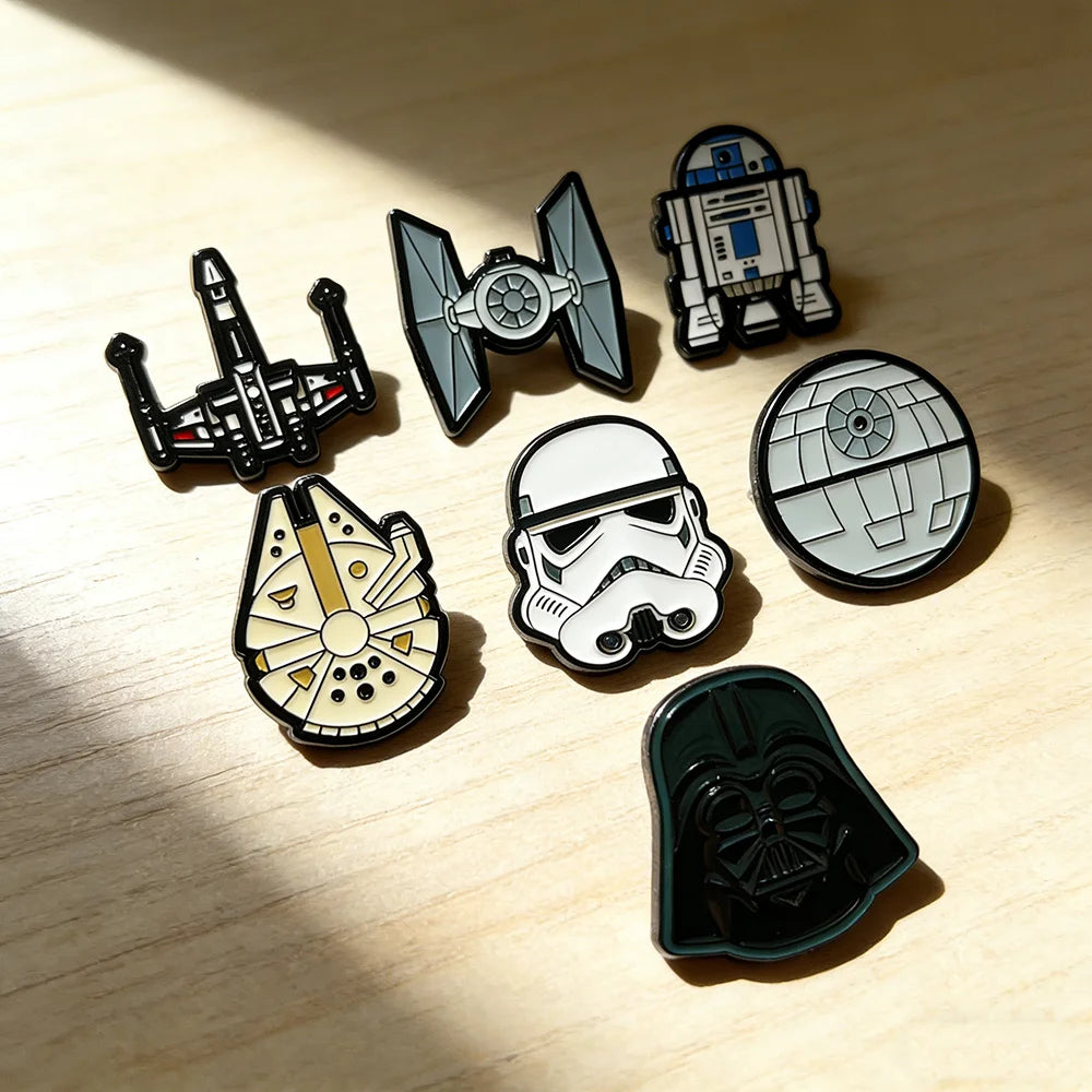 7 PCS Robot Brooch Metal Badge Pin Movie Merchandise for Students Backpack Decoration Gift