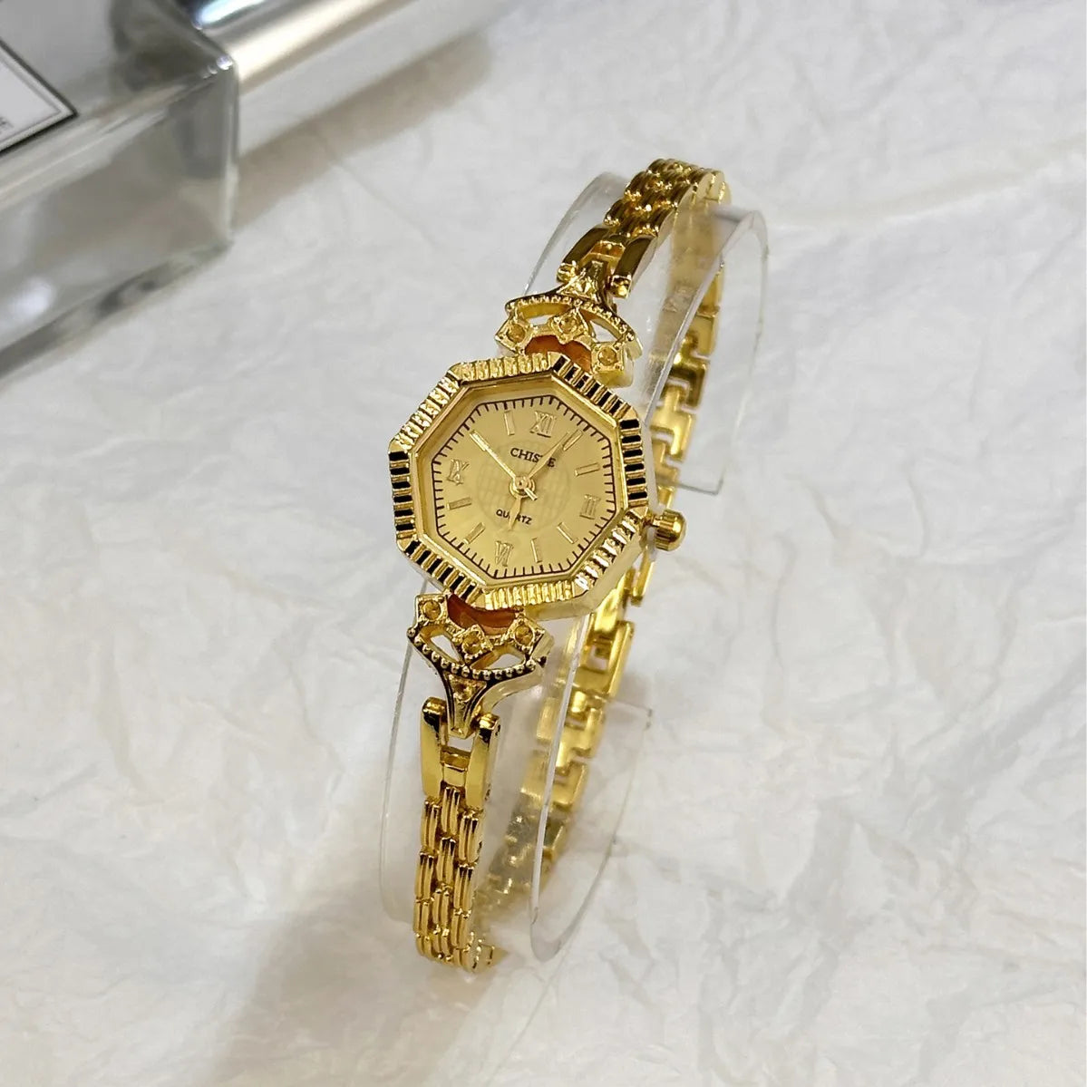 Luxury Famous Brand Oval Dial Women Watch Fashion Small Thin Gold Bracele Quartz Wristwatch Clock Gift Dropshipping Montre Femme