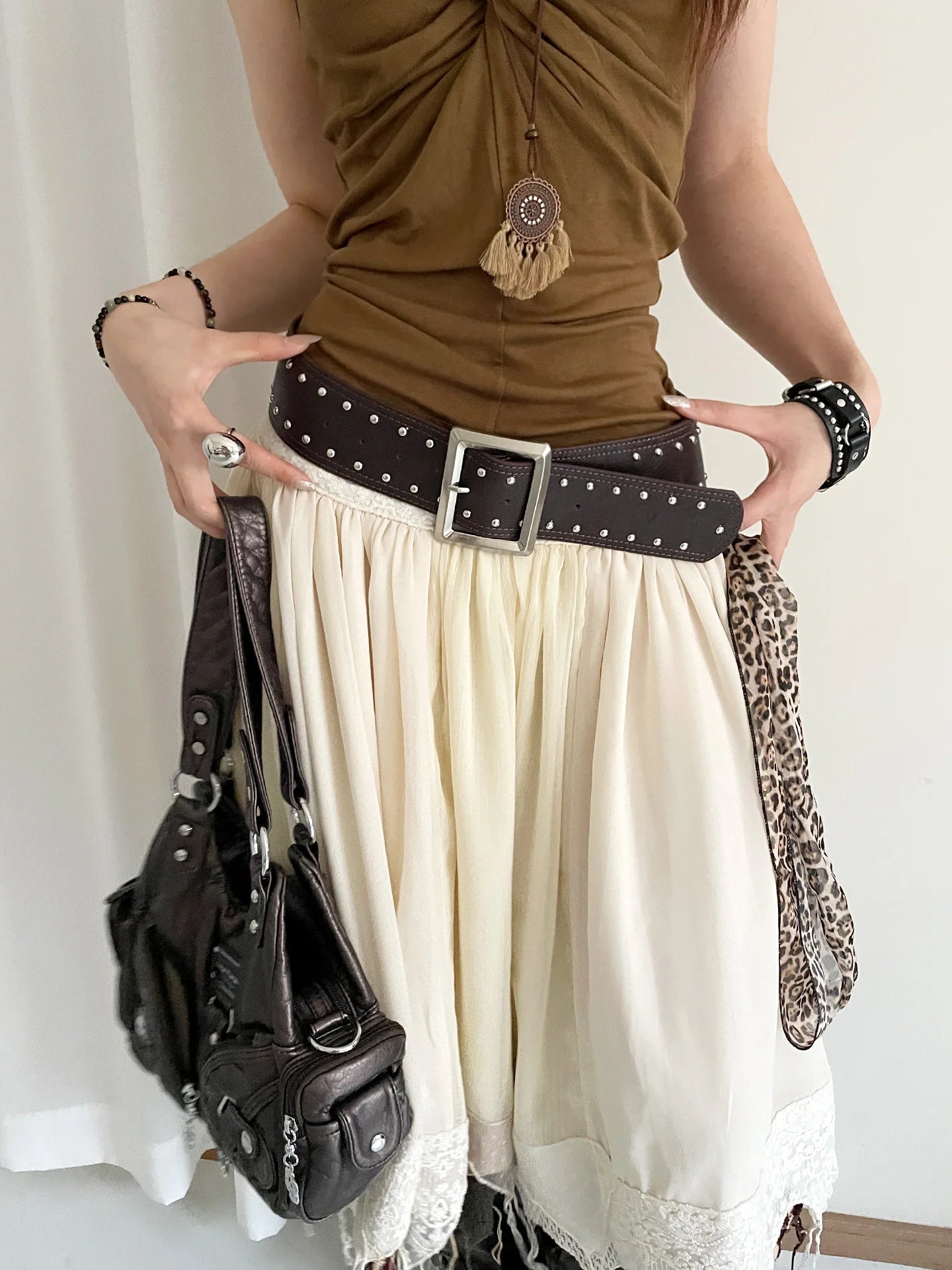 Punk Style Wide Rivet Belt For Women Vintage And Niche Design Skirt With Jeans Belt Accessory High-End Leather Belt