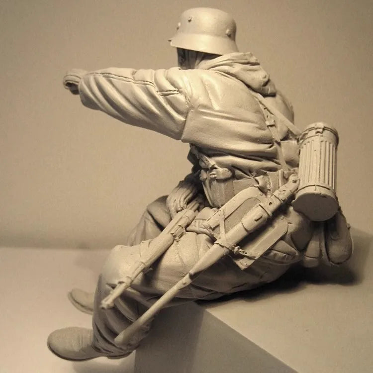 1/16 Casting Resin Model Grey Kit Armored Tank Soldier Model Requires Assembly Unpainted