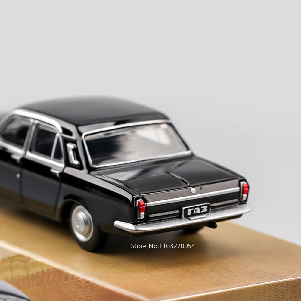 1:64 GAZ-24 GAZ-12ZIM Alloy LADA 2105 2101 Diecast Model Series Four Wheel Suspension Miniature Vehicle Children's Holiday Gifts