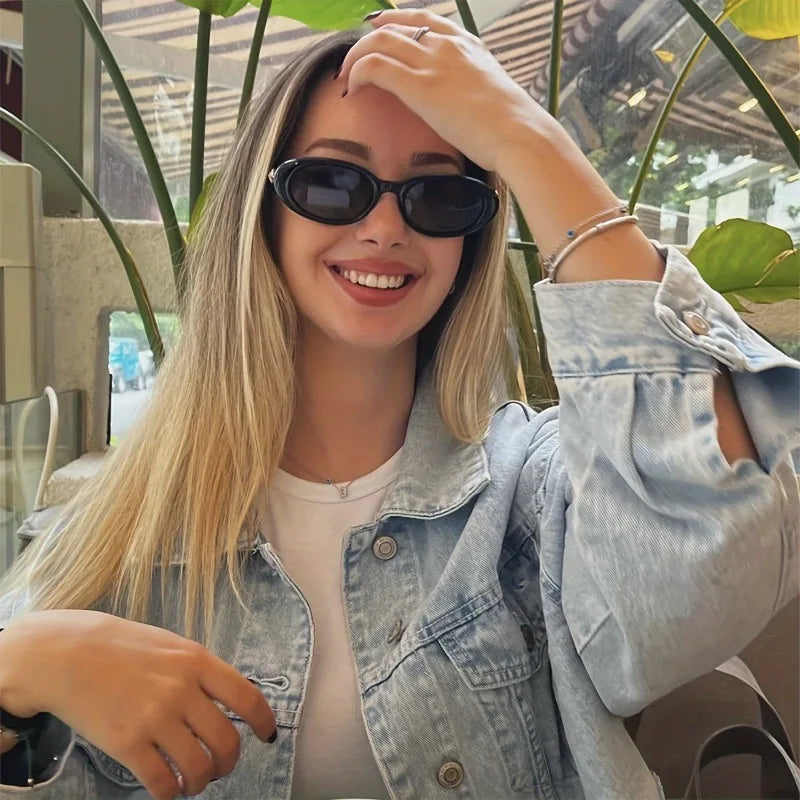 Ladies' Black Oval Metal Decorative Fashionable Glasses Retro Street Style Lightweight Creating A Trendy Appearance