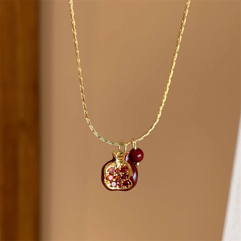 New Trendy Red Pomegranate Pendant Necklace for Women Sweet Cute Fruit Clavicle Chain Necklace Charm Choker Jewelry Party Gift
