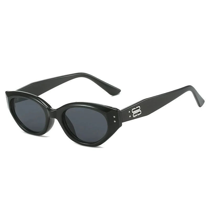 1 piece of Y2K millennium spicy girl style American high street retro design with cat eyes, oval narrow frame