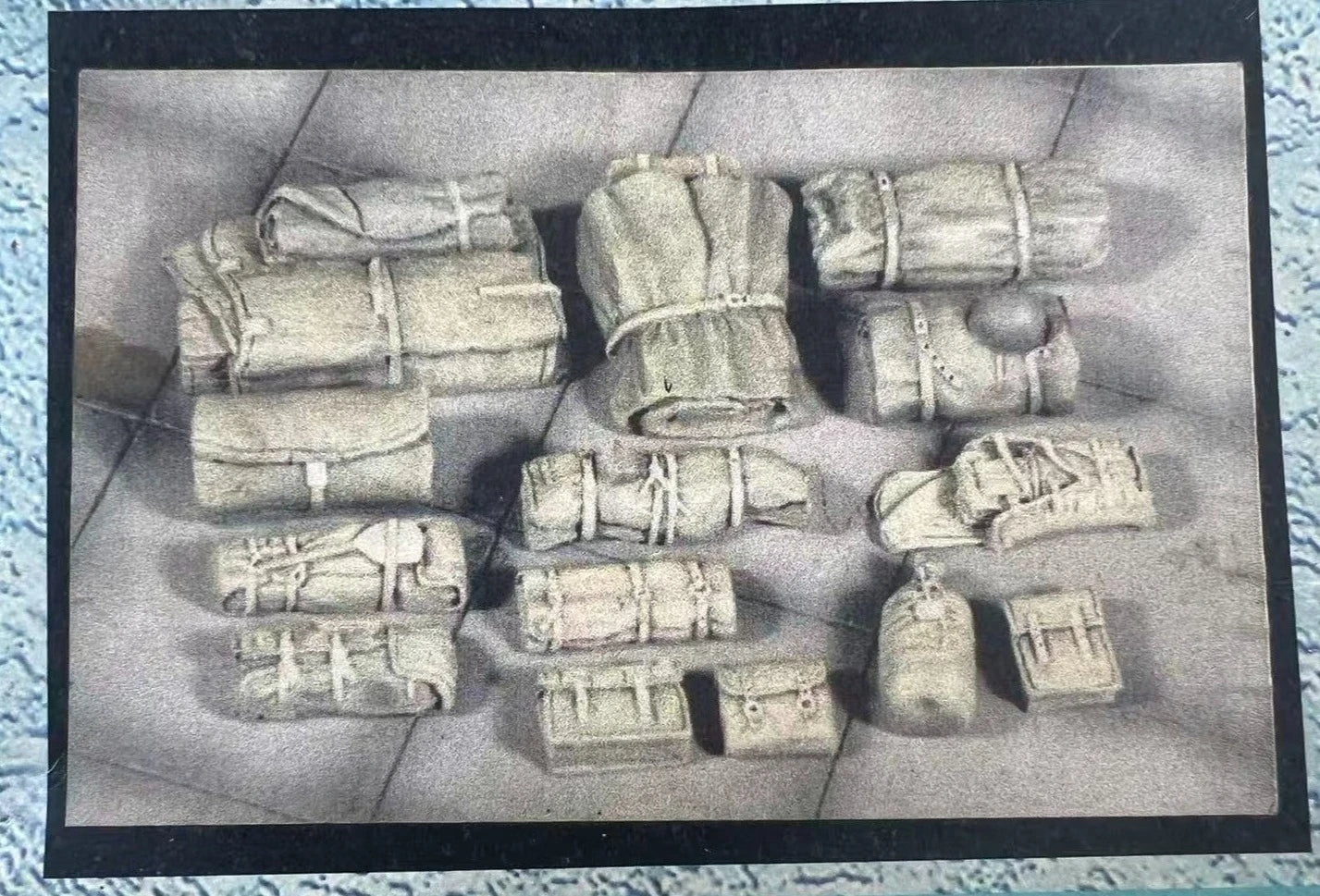 Fine 1/35 Model Scenario Production, Gray Resin Wrapped US Military Tank Scenario Equipment Accumulation