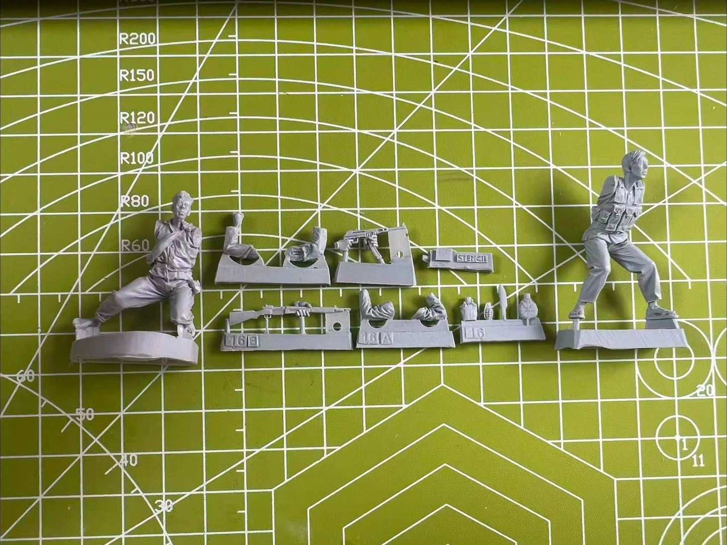 Top Secret 1/35 Cast Resin Model Jungle War Camouflage Militia Model 2-person Scene Model Toy Unpainted