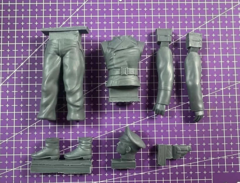 1/16 Cast Resin Model Assembly Kit, GK, Tank Member Commander, Unpainted