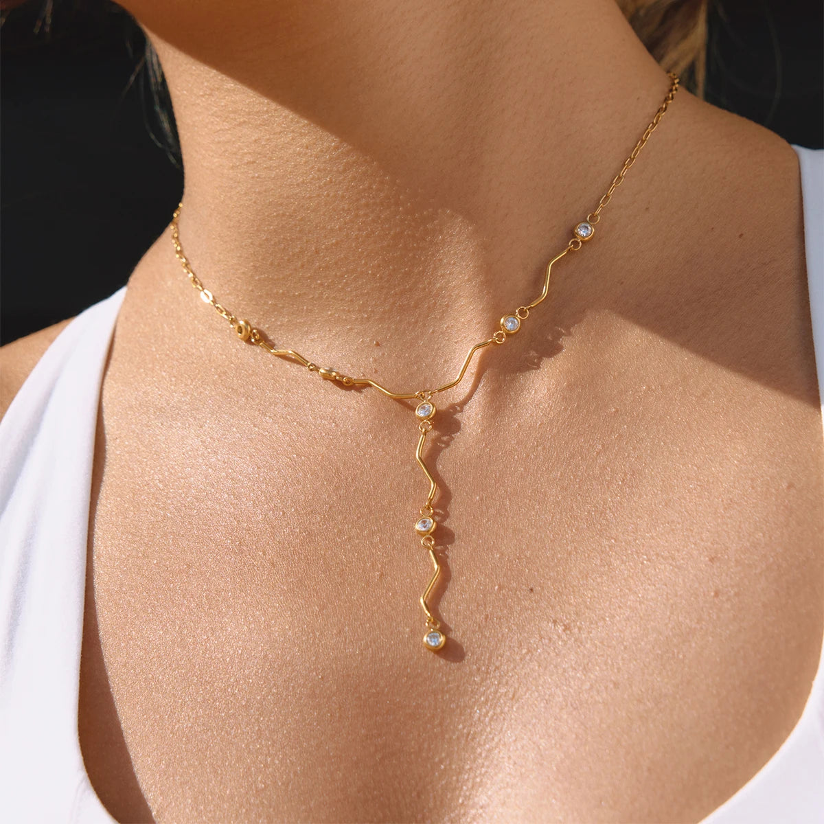 Uworld Delicate Wave-Shaped Stick Chain With White Zircon Paperclip Chain Y-Shaped Necklace For Women PVD Gold Plated Jewelry