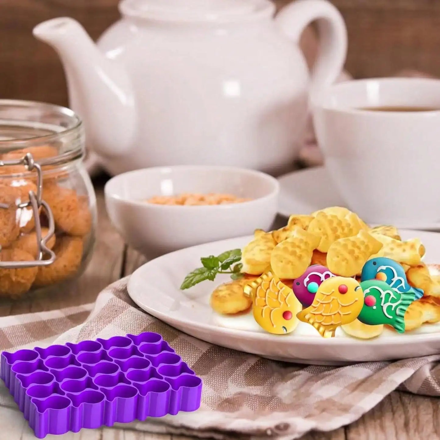 Mini Baking Fondant Gold Fish Cutter Molds Gold Fish Cracker Cutter Reusable Fish-Shaped Maker Treats Baking Mold for Biscuits
