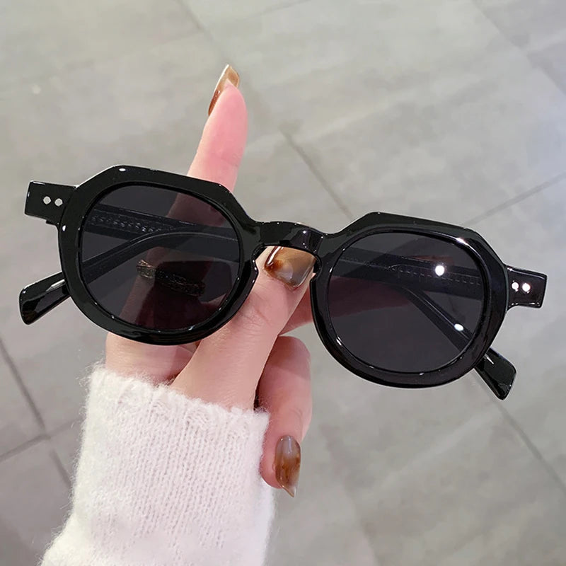 JNPCXI New Retro Rivets Round Sunglasses Women Shades Fashion Clear Lens Frame Men Punk Tea Sun Glasses UV400