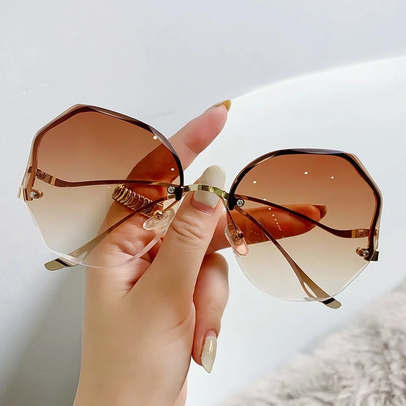 Fashion Aesthetic Sunglasses for Women/Men Colour Large Frame Women's Gradient Eyeglasses